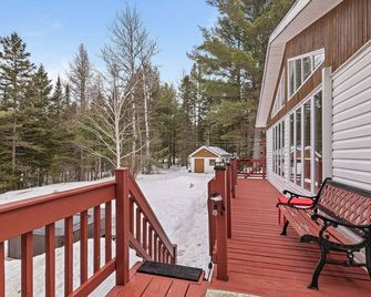 Cozy, quiet and private retreat at Cottage Spa & Lake Villa Sinaia, amazing view - Chertsey - Balcon