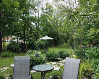 Lilly Pad - Cedarburg - Patio