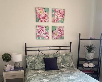 Kensington 3BR Townhouse 10min walk Flemington Racetrack & 15min MelbShowground - Melbourne - Bedroom
