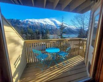 Lovely Condo Across from Downtown w/ Mountain View - Juneau - Balcony