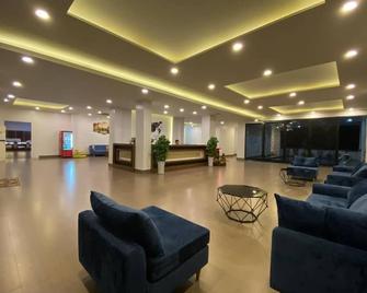 Vang Vieng Topview Hotel - Vang Vieng - Лоббі