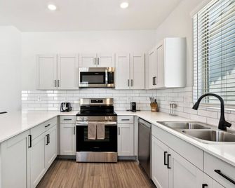 Radiance Reverie Home with Pool and BBQ - Casa Grande - Cocina