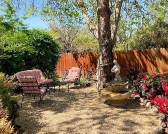 Shandon Oaks. Private 1-Bedroom Garden Cottage on Sonoma's East side. - Sonoma - Patio