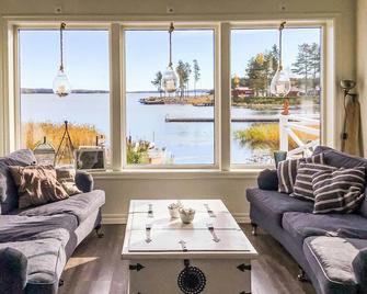 Gorgeous Home In Hudiksvall With Wifi - Hudiksvall - Living room