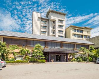 Kaga Yashio - Kaga - Building