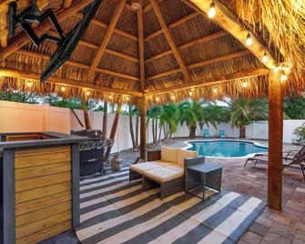 Heated Pool + Outdoor Patio + 3MI to Beach! - פורט לודרדייל - בריכה