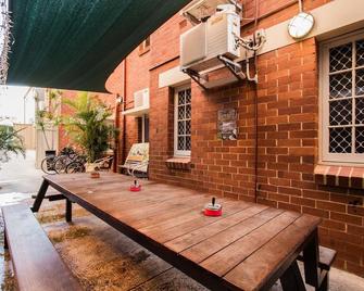 The Emperors Crown Hostel - Perth - Patio