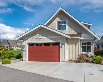 The Lakehouse/Snow Vacation Rental - Osoyoos - Building