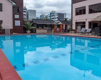 67 Airport Hotel Nairobi - Nairobi - Pool