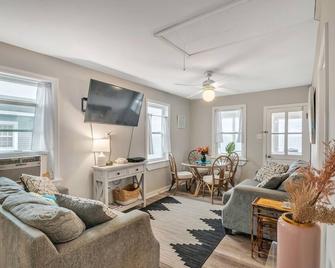 Sunsets Couples Families , Beach, Deck, Screen Porch Bbq Wifi Bch Tags, Dogs Ok - Cape May Court House - Wohnzimmer