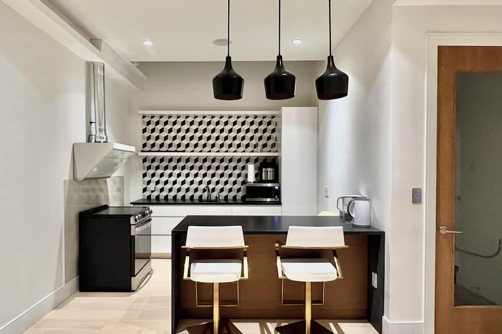 Modern Private Basement Suite in Vancouver with Free Parking - ונקובר - מטבח