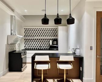 Modern Private Basement Suite in Vancouver with Free Parking - ונקובר - מטבח