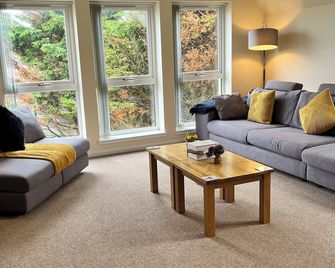 Spacious Apartment ideal for Families. - Wick - Living room