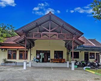 OYO 2668 Villa Kusuma Residencenearrsi Fatimah Banyuwangi - Banyuwangi - Gebäude