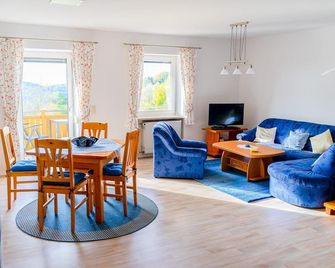 Ferienwohnungen Bauer - Auszeit mit Ausblick - Zenting - Dining room
