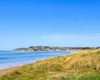Gorgeous Home In Bricquebec-En-Cotentin - Bricquebec-en-Cotentin - Strand