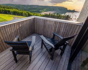 Birch - Luxury Oceanview Cottage with Hot Tub & Private Beach Access near Cabot Trail - Margaree Harbour - Balcony