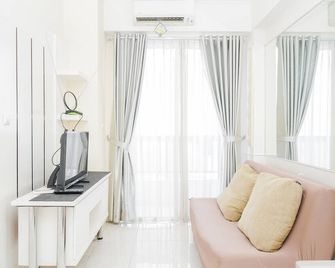 Fully Furnished with Comfortable Design 1BR Apartment Silkwood Residences - Tangerang - Sala de estar