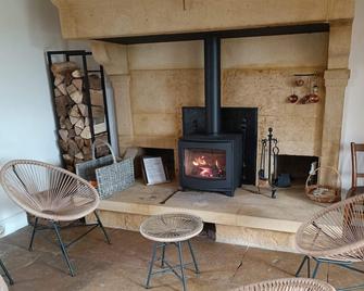 Stone house in Sarcey en Beaujolais 12 people - Sarcey - Sala de estar