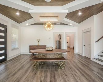 Luxury Lakefront Home w/ Overhanging Deck + Kayaks - Willis - Dining room