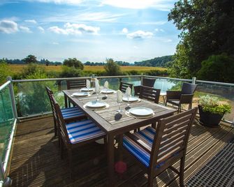 Historic detached cottage, on the banks of the River Severn Nr Upton & Malvern - Malvern - Balkón