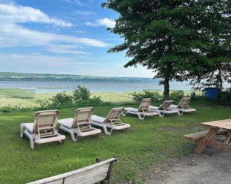 Motel Deblois - Sainte-Anne-de-Beaupré - Patio