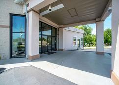 Quality Inn Near Six Flags St. Louis - Pacific - Building
