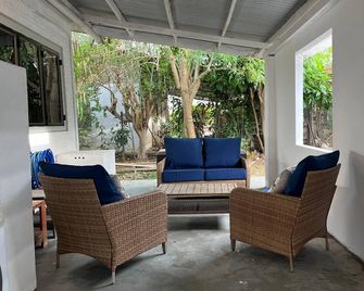 Garth House Entire house in Trincity WiFi, AC, Indoor/Outdoor Dinning Hot Water - Trincity - Patio