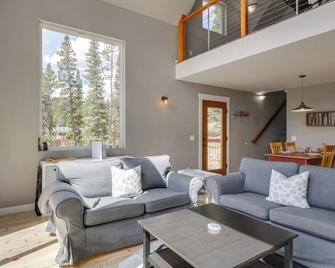 Private Deck Secluded Fairplay Cabin - Fairplay - Huiskamer