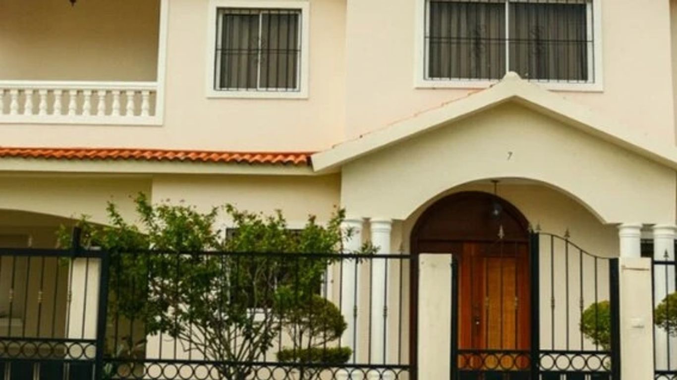 Casa con Piscina y Vigilancia 24H