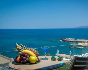 Mari Kristin Beach Hotel - הרסוניסוס - חדר שינה