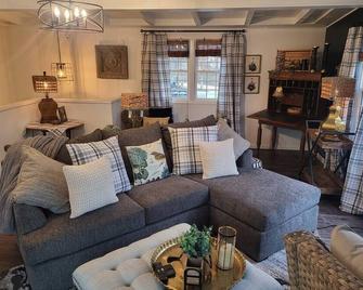 Paradise on Bluebird - Effingham - Living room