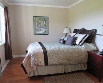 New Self Contained- Beautiful Mt. View- Bungalow - Palmer - Habitación
