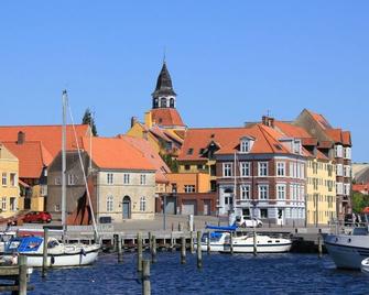 Beautiful Large House in the Old Toldbod. Estimates View and Location on harbor - Faaborg