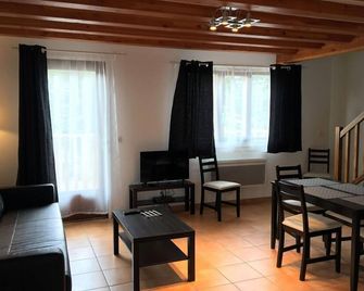 Le Faucon - Gîtes du Tremplin - Beuil - Sala de estar