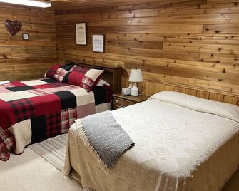 Elk Run-Entire basement-1000 sq ft.-Cleaning fee included. Sleeps 4-6. - Driggs - Bedroom