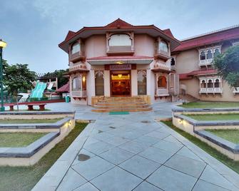 Holiday Resort & Spa A Unit of S Poddar Group - Gāndhīdhām - Bâtiment