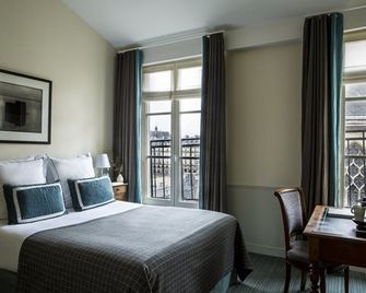 Hôtel de la Place du Louvre - París - Habitación