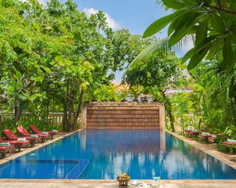 باندورا سويت دانكور - سيم ريب - حوض السباحة