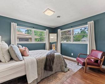 Entertainment Haven w Firepit, Games & Fenced Yard - Janesville - Slaapkamer