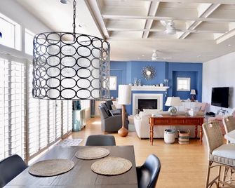 Coastal Elegance Meets Small Town Charm - Cape Charles - Eetruimte