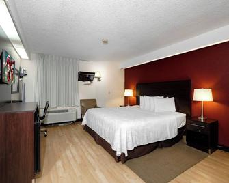Pet-Friendly Stay Near Palm Coast Marina w/ Outdoor Pool, Garden & Free Parking! - Palm Coast - Schlafzimmer
