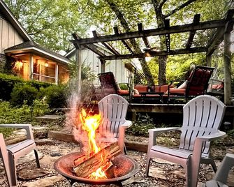 Waterfront Home w/ Playground on 50 Acre Preserve near Caddo River/DeGray Lake - Arkadelphia - Binnenhof