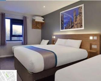 Travelodge Plus Edinburgh Park - Juniper Green - Спальня