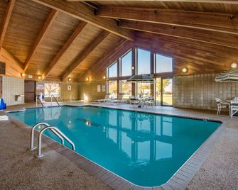 AmericInn by Wyndham Windsor Ft. Collins - Fort Collins - Svømmebasseng