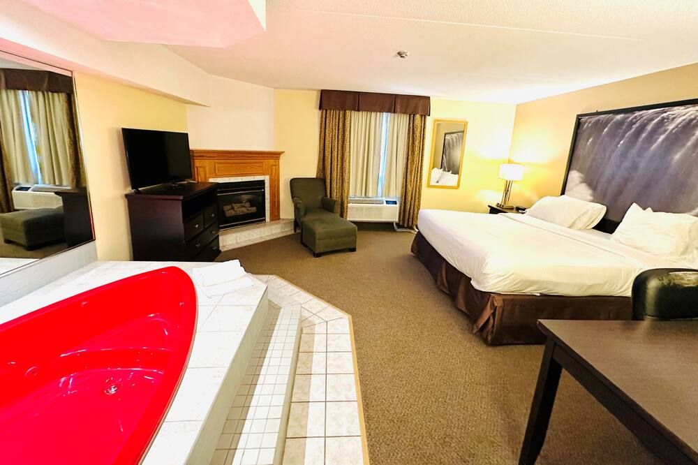 Bedroom view of Super 8 by Wyndham Niagara Falls by the Falls