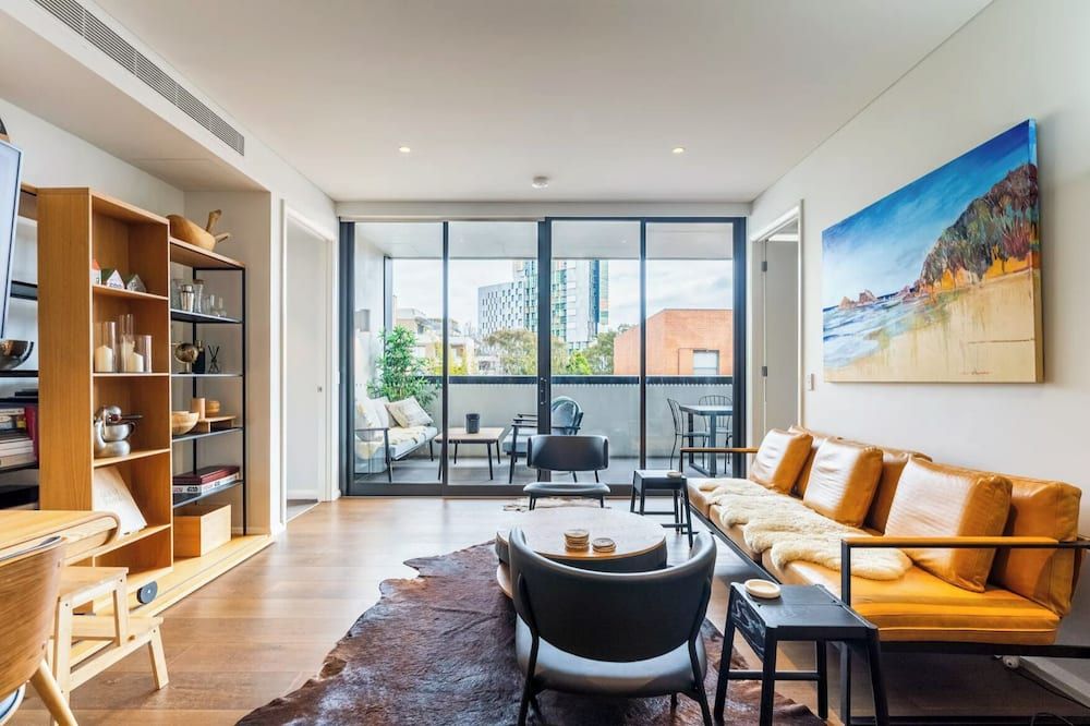 Elegant downtown apartment with absolutely everything at your fingertips - סידני - סלון