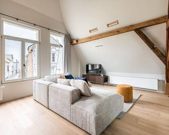 Huswell - City-view loft with wooden beams and mezzanine - Ghent - Living room