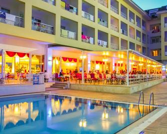 Pine House by Werde Hotels - Kemer - Gebouw