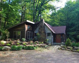 Fayette Springs--Creek House--Enjoy this Spacious Cottage! - Farmington - Building